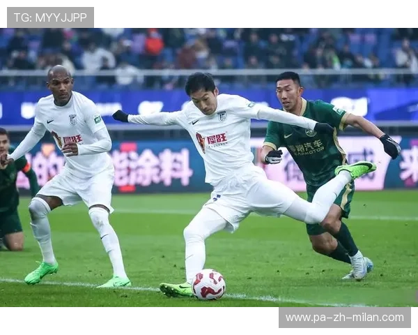 大连英博外线踢法越来越成熟，多次压制对方